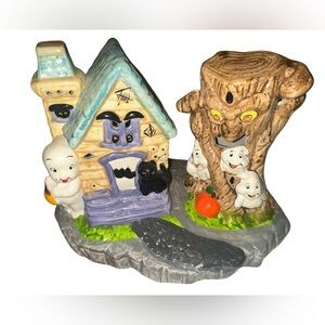Casper the Friendly Ghost - Ceramic Lighted Haunted Village - Scary House -1987